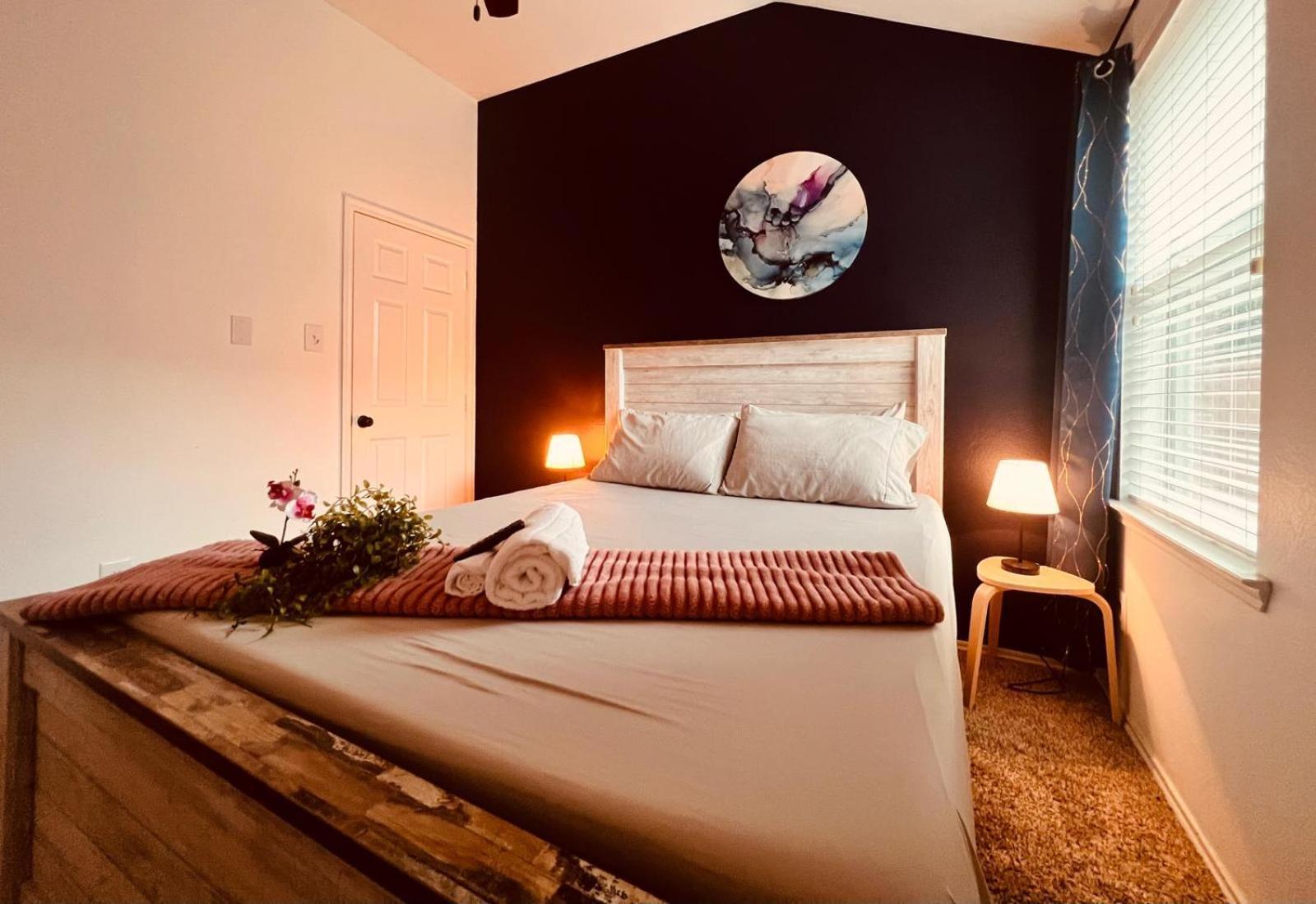 Work, Play & Stay King Bed With Foosball! Aubrey Exterior photo